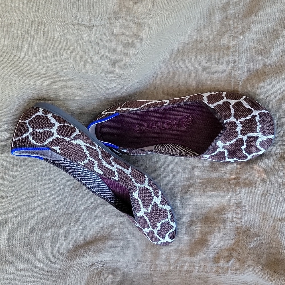 NWOT ROTHY'S round cap giraffe chestnut flats